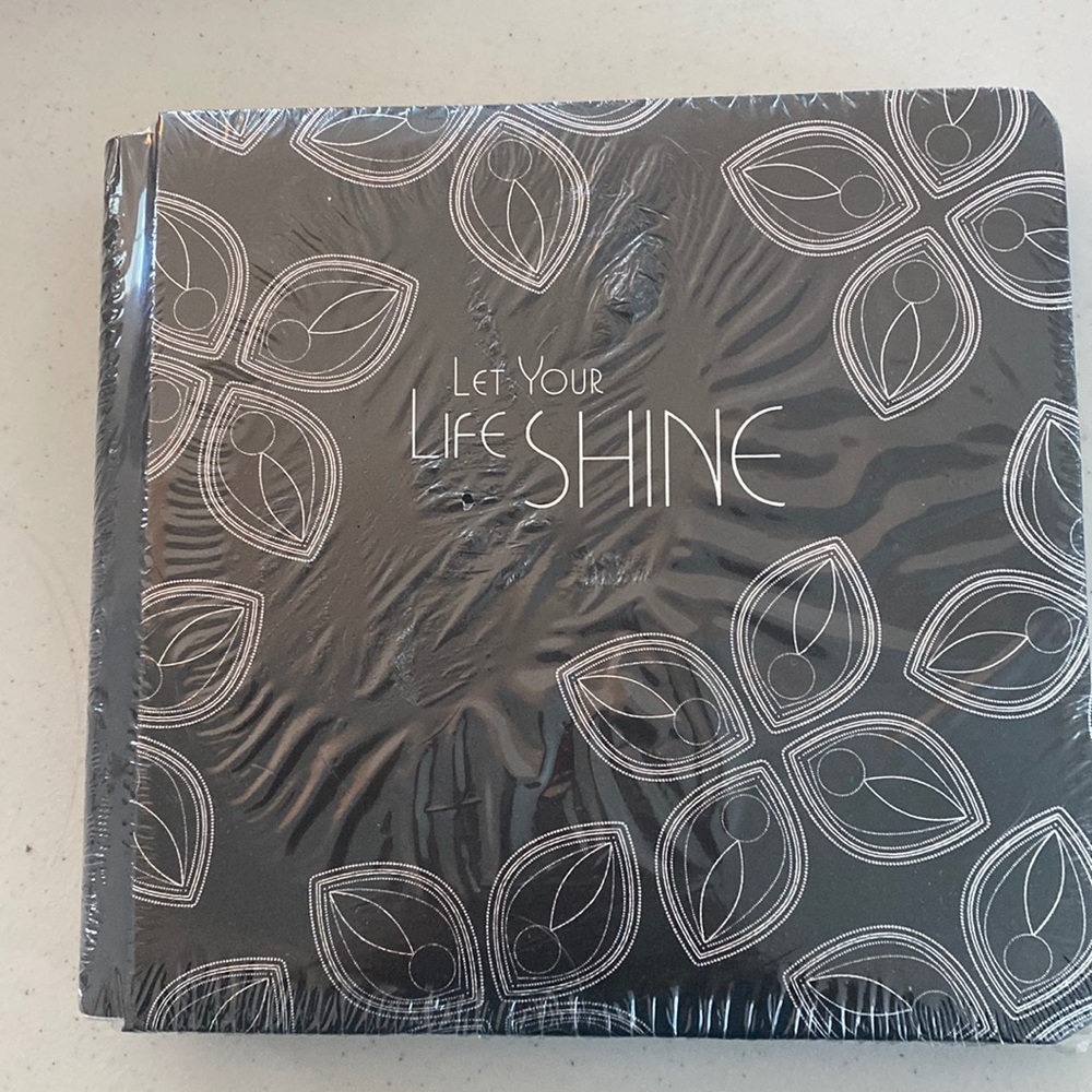 Creative Memories 7x7 limited edition album cover - black
